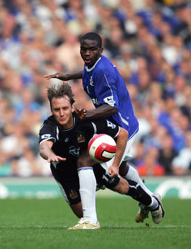 Jospeh Yobo, Everton fäller Andreas Johansson, Wigan