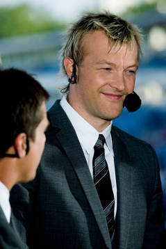 I TV 4 studion, Magnus Hedman, kommentator