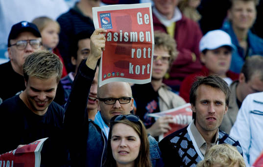 Publiken höll med. Ge rasismen rött kort