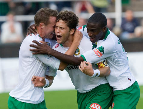 2-0 blev 2-2, 2-målsskytten Paulinho Guara grattas. Jubel
