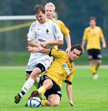 Närkamp om bollen, Erik Persson, Hässleholm, glidtackling