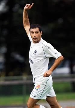 0-3, 2-målsskytten Igor Sypnievski jublar. Jubel