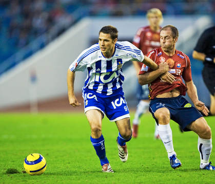 Magnus Källander försöker stoppa Stefan Selakovic