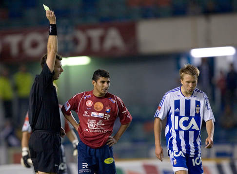 Daniel Stålhammar, domare, gult kort, varning. Ailton
