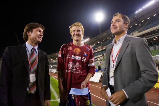 Ola Toivonen, Örgryte tar emot priset som matchens lirare,