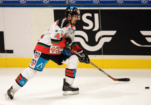 Mikko Kurvinen, Mora