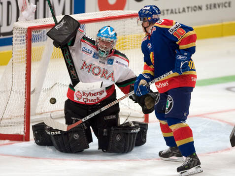 Juha Pitkämäki, målvakt, Mora och tvåmålsskytten