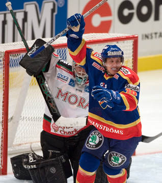 Juha Pitkämäki, målvakt, Mora och tvåmålsskytten