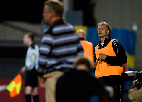 Roland Nilsson, tränare, Gais, värmer upp