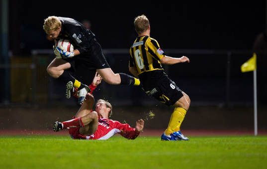 Christoffer Källkvist, målvakt, Häcken, springer ihop