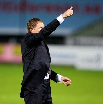 Tummen upp, Stuart Baxter, tränare, Helsingborg