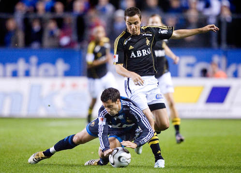 Matias Concha och Daniel Mendes i närkamp