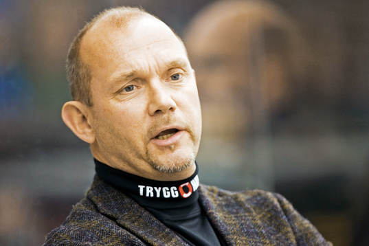 Kent Johansson, tränare, Timrå. Och bakom andretränaren