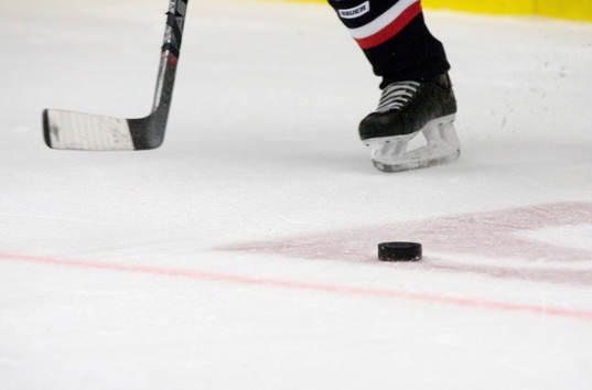 Genre, is, skridsko, klubba, puck
