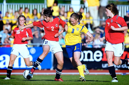 Nora H.Berge, Norge och Alexandra Nilsson, Sverige i