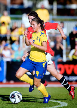 Emelia Erixon, Sverige driver boll