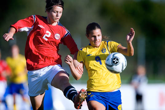 Nora H.Berge, Norge och Emelia Erixon, Sverige