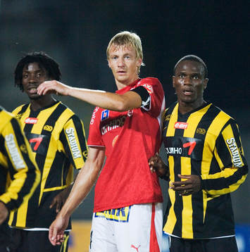 Patrik Rosengren, Kalmar, bevakas av Jimmy Dixon och Robert