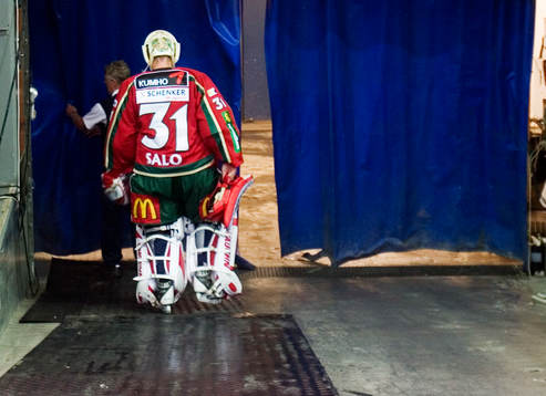 Tommy Salo, målvakt, skadad