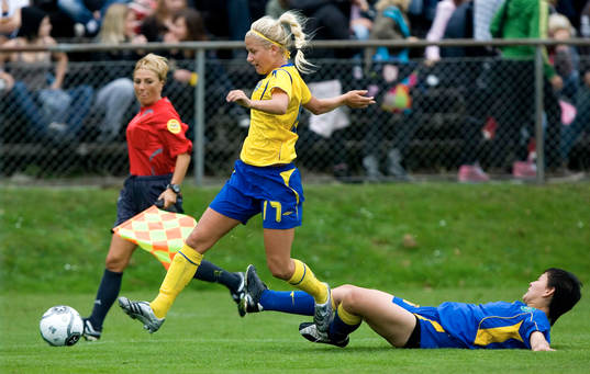 Julia Bhy, Sverige