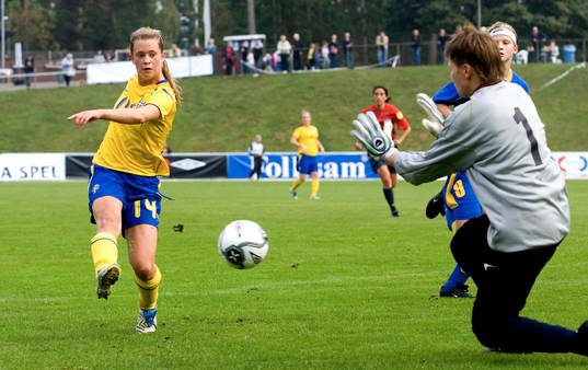 Emma Lundh, Sverige