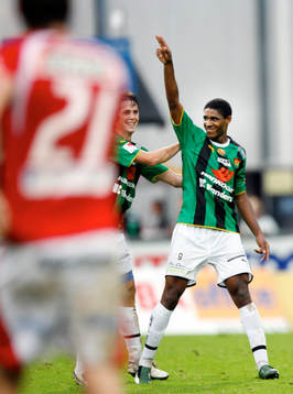 Khari Stephenson, Gais