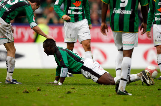 Prince Ikpe Ekong, Gais