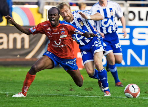 Magnus "Ölme" Johansson kapar Luton Shelton  © Bildbyrån