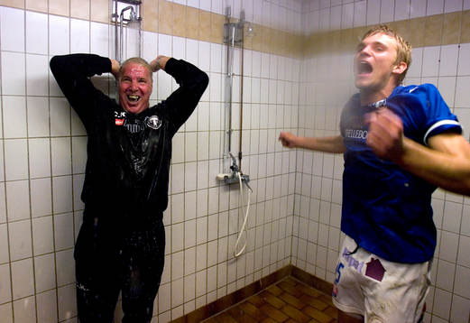 Conny Karlsson fick en dusch. Emil Mårtensson jublade.