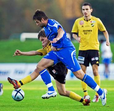 Vedad Aganovic trycker ner Erik Persson