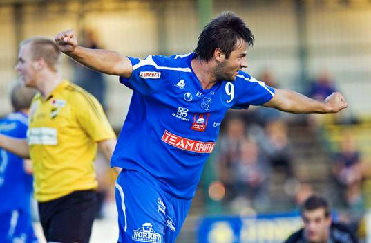 1-3, Vedad Aganovic jublar, Niclas Fischer deppar