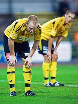 1-3, Mittbackarna Niclas Fischer och Bobby Alm Nilsson