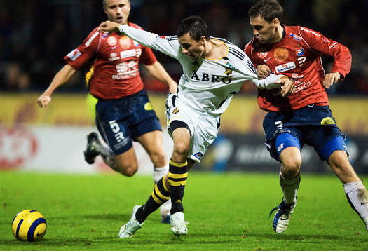 Wilton Figueiredo dras ner av Marcus Dahlin