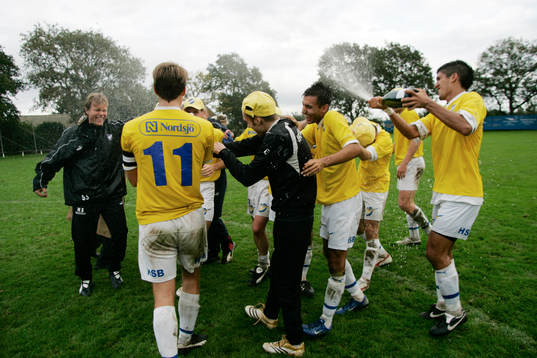 IFK Malmö spelare firar