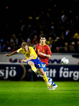 Niclas Alexandersson, Sverige och Cesc Fabregas, Spanien