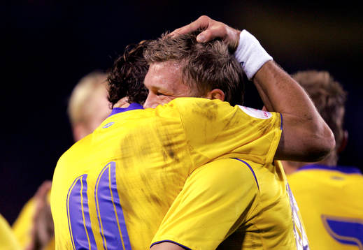 Johan Elmander, Sverige gratuleras av Marcus Allbäck
