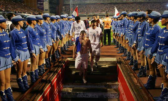 Wayne Rooney och John Terry, England, lämnar planen
