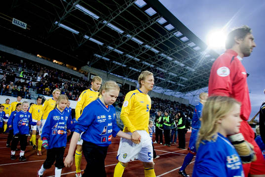 Spelarentré på arenan Laugardarsvöllor. Mikael