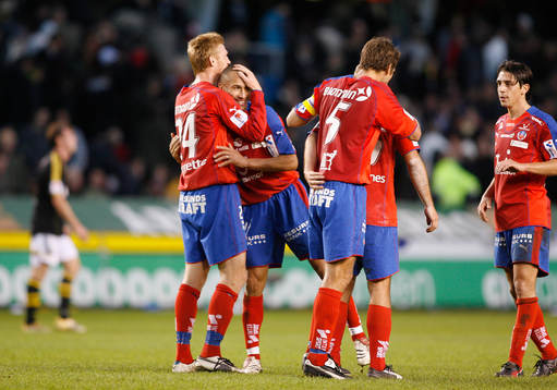 Fredrik Björck, Helsingborg och Henrik Larsson kramar om