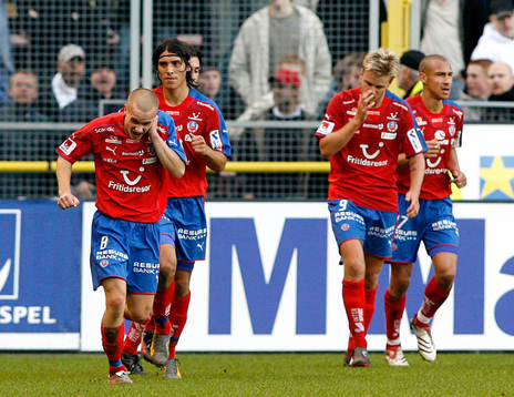 Fredrik Svanbäck, Helsingborg, får något kastat på sig
