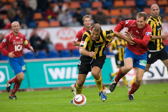 Hans Berggren, Häcken, rusar med bollen