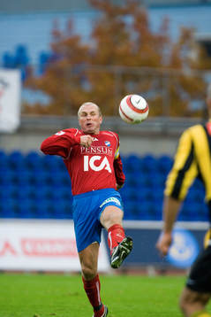 Peter Wibrån, Öster, har bollkontroll