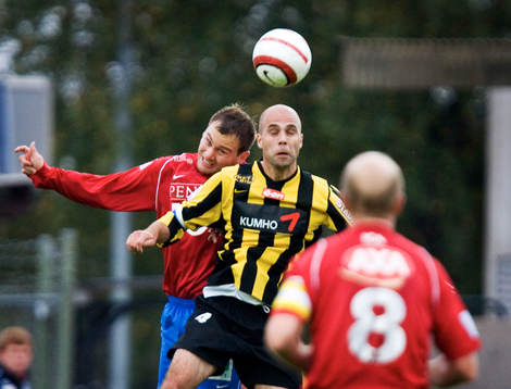 Teddy Lucic, Häcken i nickduell, nick med Tyler Hughes,