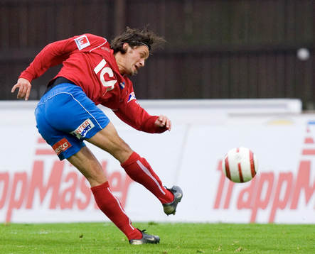 Pavel Zavadil, Öster, testar skott