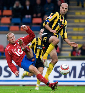 Freddy Borg, Öster försöker stoppa Teddy Lucic, Häcken