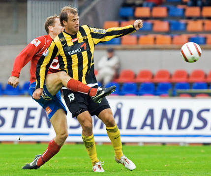 Fredrik Bild rensar undan framför Hasse Berggren