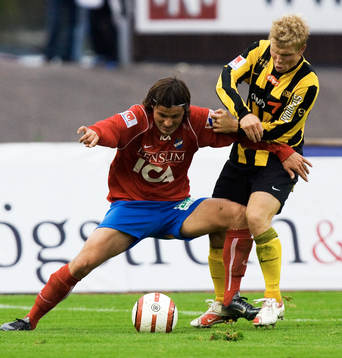 Pavel Zavadil trycker undan David Marek