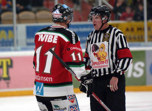 Morgan Johansson, Domare och Anders Bastiansen, Mora