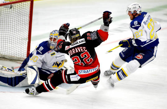 David Moravec, Malmö fälls av Lace Ward, HV71 framför