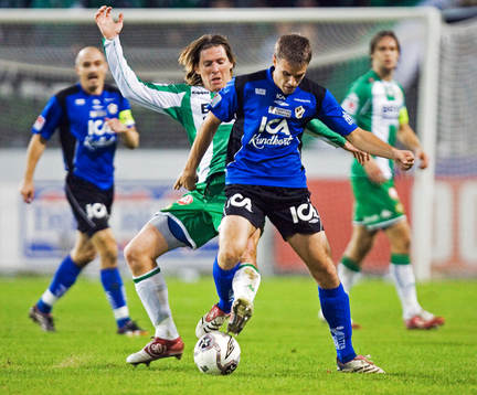 Erik Fischbein försöker stoppa Ajsel Kujovic